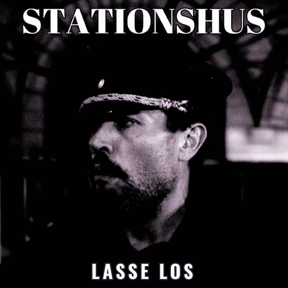 STATIONSHUS - Lasse los